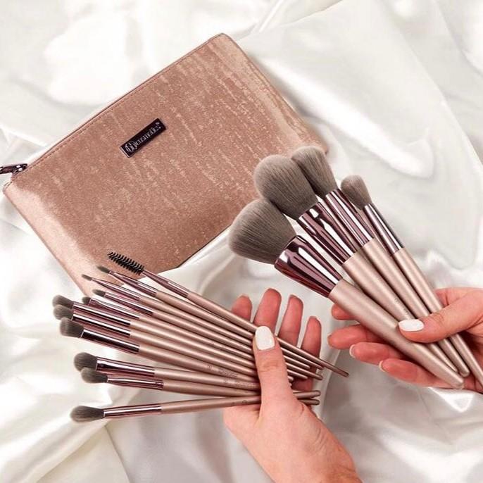 lady showing BH Cosmetics Lavish Elegance 15 Piece Brush Set in hand with pouch