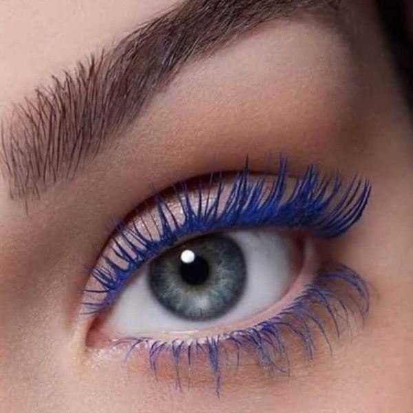 Blue Mascara Waterproof andVolumizing Mascara applied on eyelash