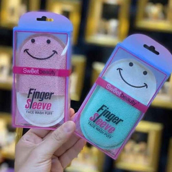 2 Sweet Beauty Finger Facewash Puff Finger Exfoliation Sleeve Cleanser Facial Puff in hands